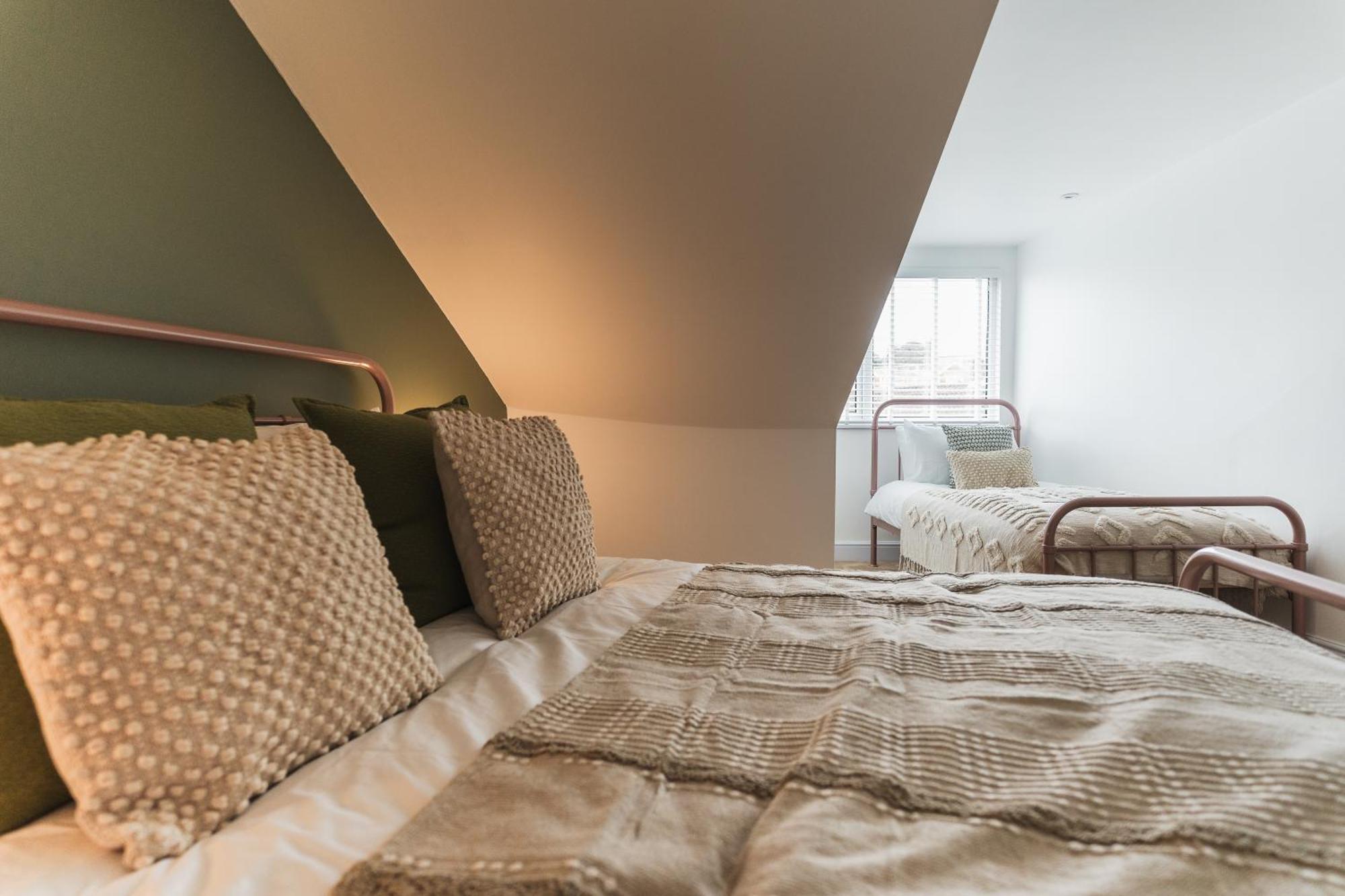 Feature Stone, Stunning Apartment, 2 X King Beds And Single, Sleeps 5 Castle Cary Exterior photo
