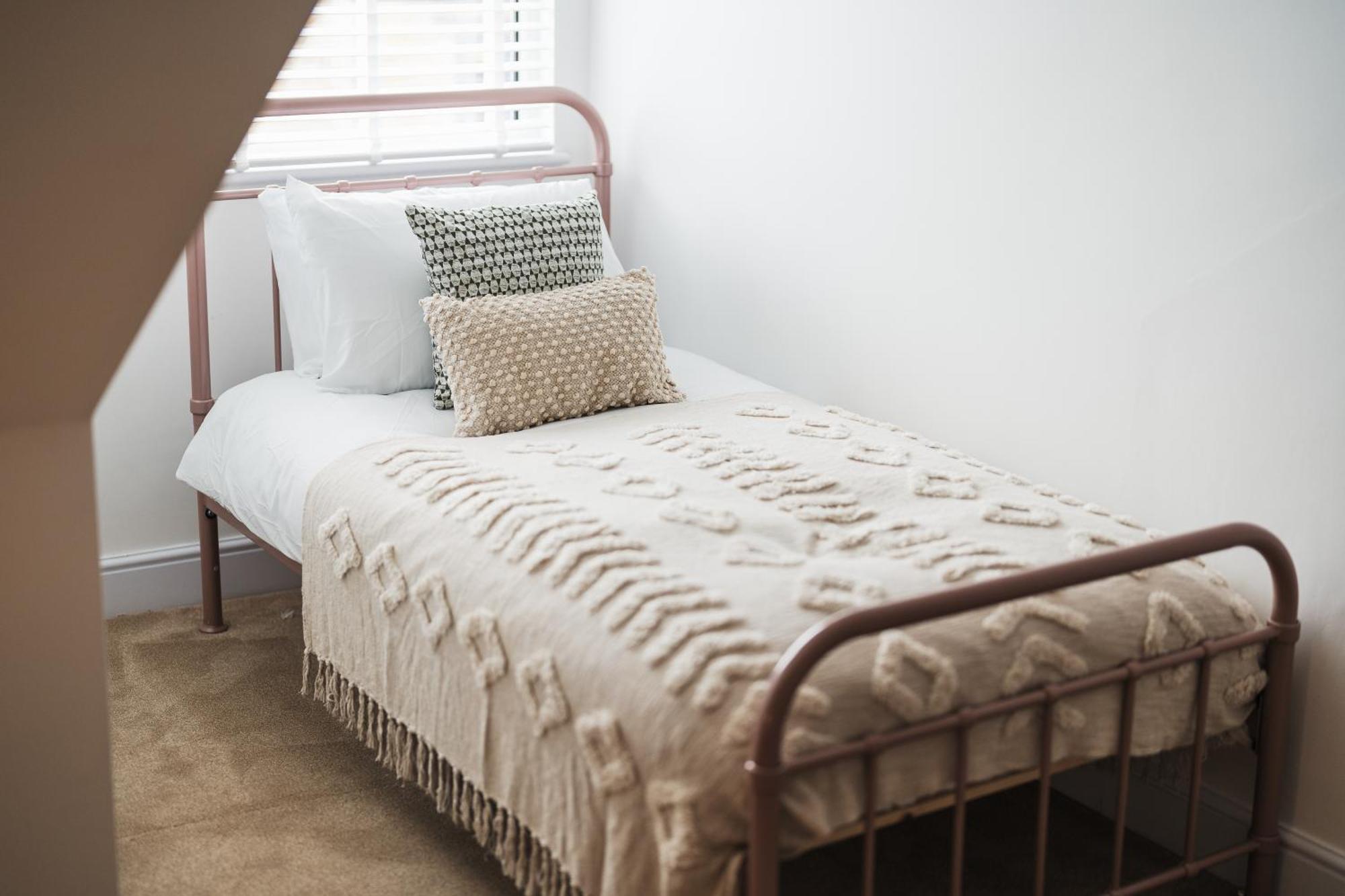 Feature Stone, Stunning Apartment, 2 X King Beds And Single, Sleeps 5 Castle Cary Exterior photo